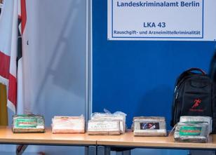 Nach der Beschlagnahme von 33 Kilogramm Kokain in Berlin sind gegen vier Mä... weiterlesen