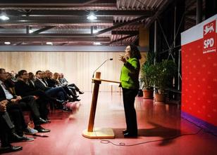 SPD-Bundeschefin Andrea Nahles kann die aktuelle Debatte darüber, wofür ihr... weiterlesen