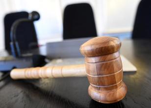 Weil er Rettungskräfte der Berliner Feuerwehr mit Böllern beworfen haben so... weiterlesen
