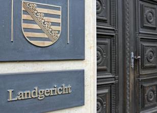 Gut neun Monate nach der tödlichen Attacke auf seine Ehefrau in einer Asylu... weiterlesen