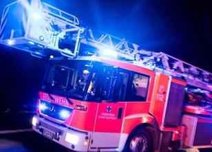 Bei einem Feuer auf einem Recyclinghof in Puttgarden auf Fehmarn (Landkreis... weiterlesen