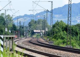 Die Deutsche Bahn hat bei den Planungen zu einer neuen zweigleisigen Bahntr... weiterlesen