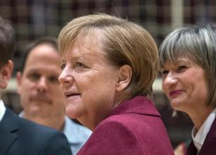 Kanzlerin Angela Merkel (CDU) hat knapp drei Monate nach den fremdenfeindli... weiterlesen