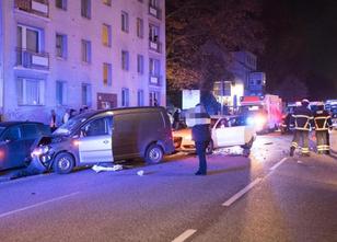 Bei einem schweren Autounfall in Hamburg-Harburg sind sechs Menschen verlet... weiterlesen