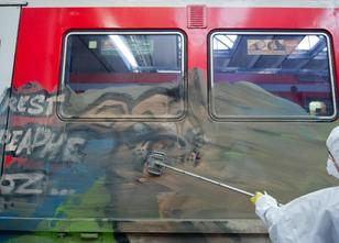 Graffiti-Sprüher haben im vergangenen Jahr an Zügen und Bahnhöfen in Bayern... weiterlesen