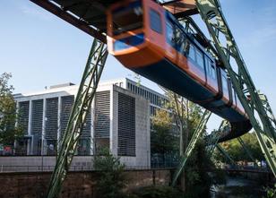 Nach einem Zwischenfall hat die Wuppertaler Schwebebahn am Sonntag ihren Be... weiterlesen