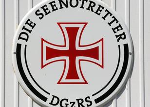 Seenotretter haben am Sonntag einen manövrierunfähigen Angelkutter sicher n... weiterlesen