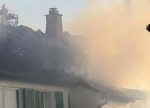 Bei einem Brand in einem Zweifamilienhaus in Esslingen am Neckar ist am Son... weiterlesen