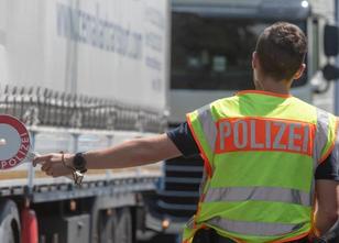 Schleuser versuchen Migranten zunehmend auf einer neuen Ausweichroute über ... weiterlesen