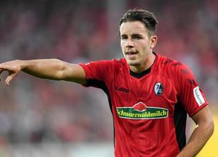 Linksverteidiger Christian Günter schließt ein Karriereende beim Fußball-Bu... weiterlesen