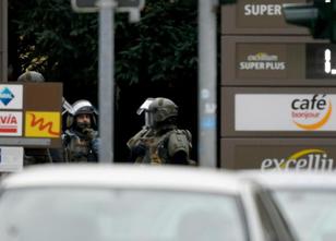 Ein bewaffneter Mann bedroht in einer Tankstelle in Bochum seit dem Morgen ... weiterlesen