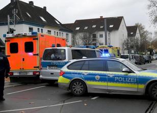 Der Bewaffnete, der seit dem Morgen eine Tankstellenmitarbeiterin in Bochum... weiterlesen