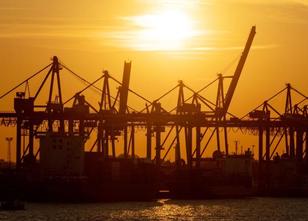 Der Hamburger Hafen verliert erneut Ladung und Umschlag und fällt weiter hi... weiterlesen
