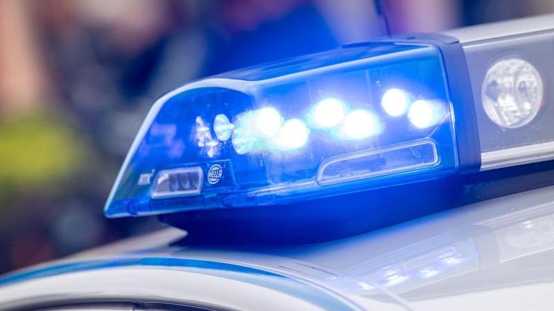 Frau erstochen: Ehemann in Haft Blaulicht der Polizei