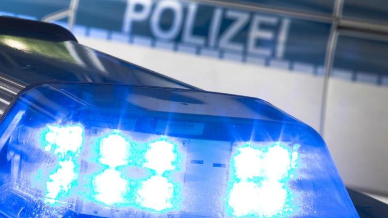 Vertraulichen Bericht an Anwalt von Beobachteten gesendet Blaulicht
