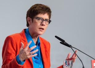 Die Kandidatin für den CDU-Vorsitz, Generalsekretärin Annegret Kramp-Karren... weiterlesen