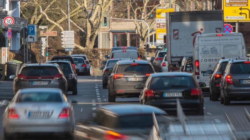 Fahrverbots-Verhandlungen für Darmstadt: Wiesbaden ohne? Auspuff