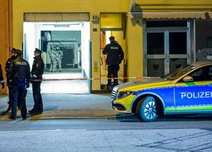 Eine Frau ist im Hamburger Stadtteil Barmbek von ihrem Nachbar mit einem Me... weiterlesen