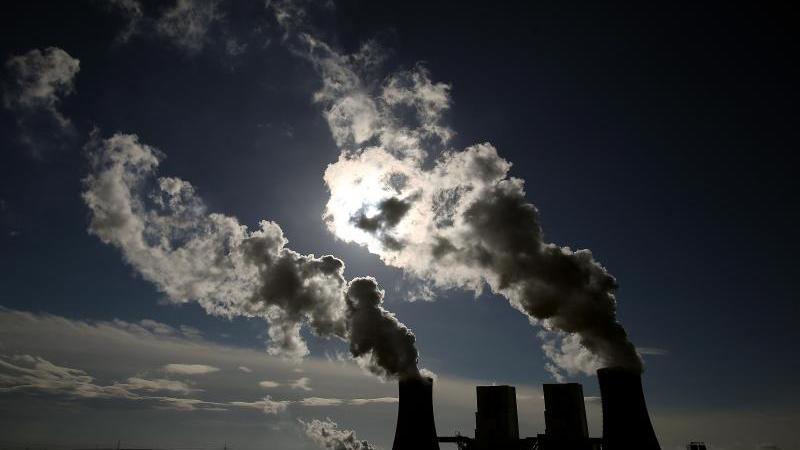 Streit in der Kohlekommission: Ergebnis erst im Januar? Braunkohle Kraftwerk