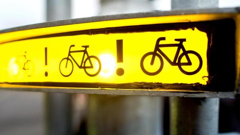 Neues Warnsystem soll Radfahrer vor Lastwagen schützen Neues Warnsystem "Bike-Flash"
