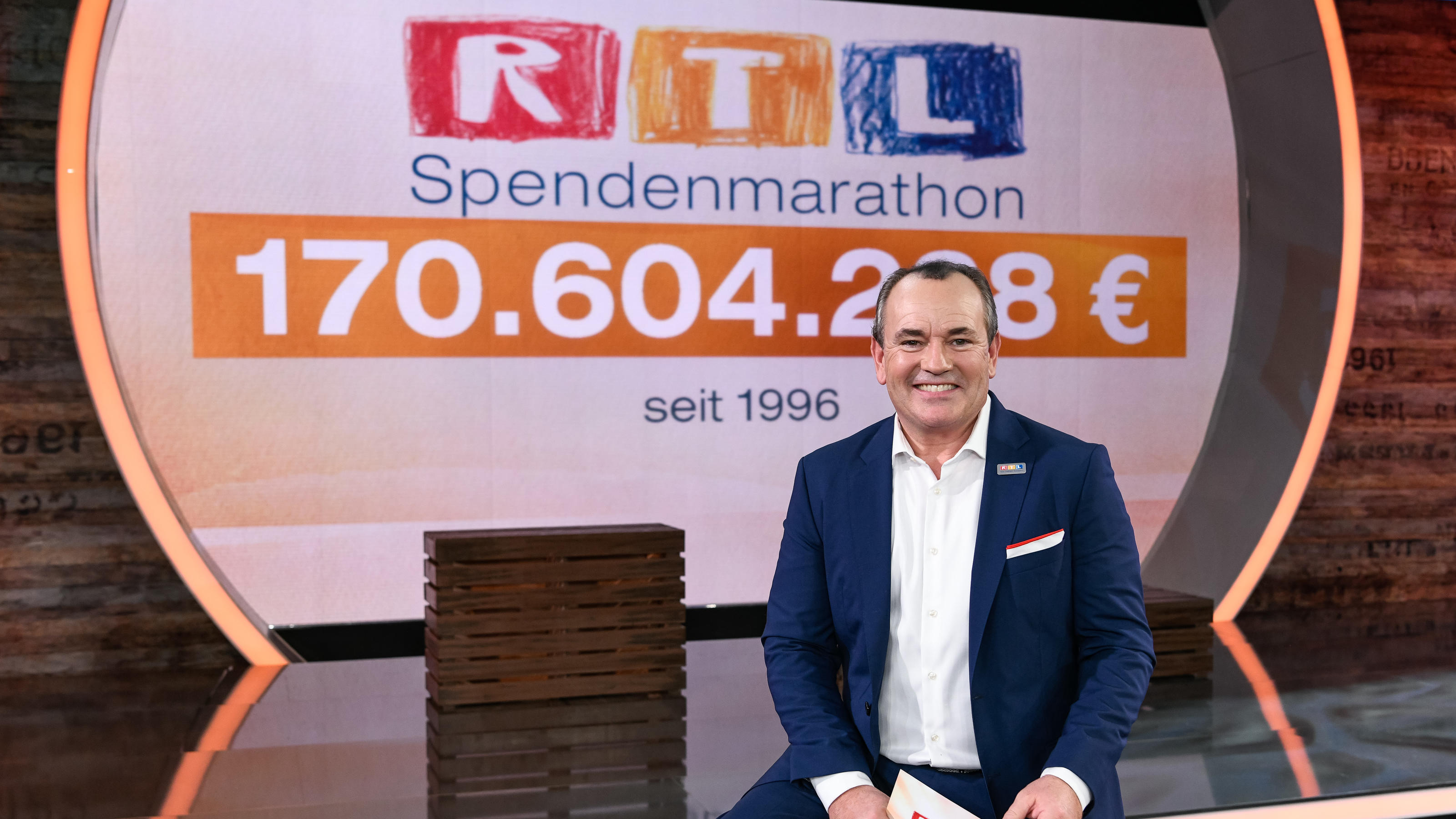 8.604.481 Euro Spenden beim 23. RTL-Spendenmarathon mit Wolfram Kons Wolfram Kons beim 23. RTL-Spendenmarathon