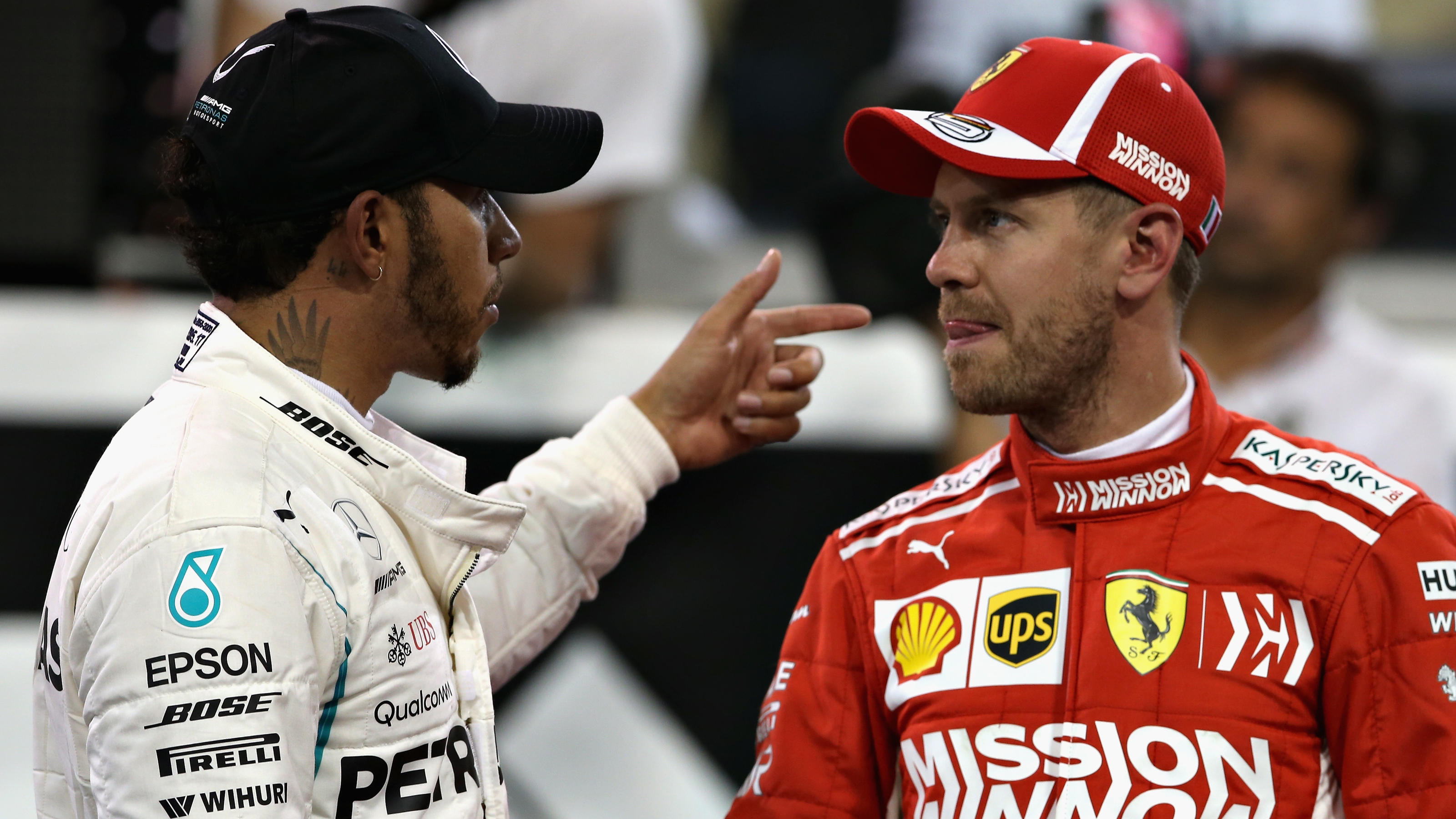Hamilton wünscht sich den alten Vettel zurück ABU DHABI, UNITED ARAB EMIRATES - NOVEMBER 24: Pole position qualifier Lewis Hamilton of Great Britain and Mercedes GP and third place qualifier Sebastian Vettel of Germany and Ferrari talk in parc ferme during qualifying for the Abu Dhabi Formula On