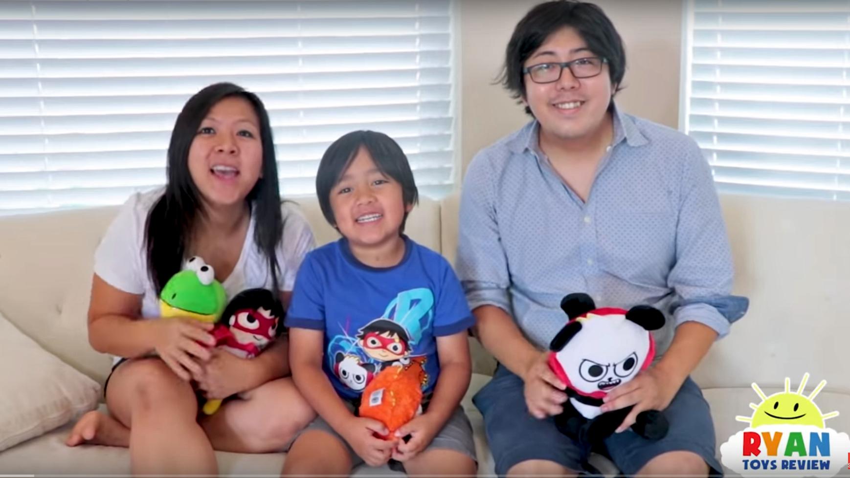 Millionen für Spielzeugtests: Achtjähriger Ryan ist bestbezahlter Youtube-Star Ryan ToysReview - Ryan und seine Eltern