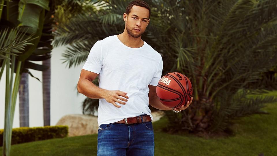 Der Bachelor 2019: Andrej Mangold verrät, worauf er bei Frauen genau achtet Bachelor Andrej ist ziemlich gut am Ball, denn er ist Profibasketballer.