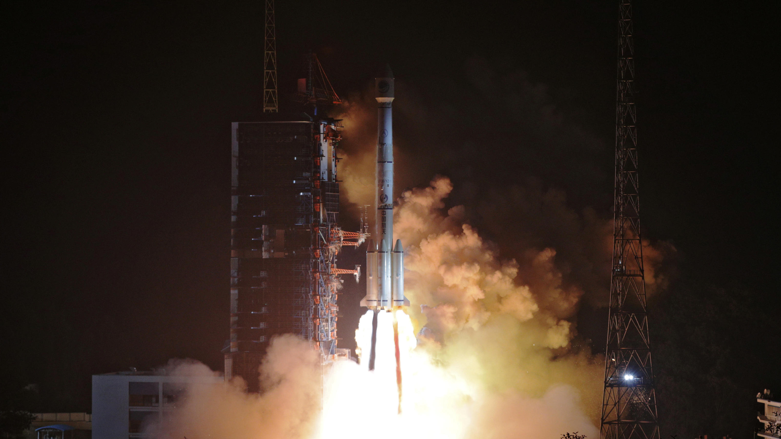 "Orbital Reflector": Kunst-Projekt im All macht Astronomen wütend Two BeiDou-3 satellites via a single carrier rocket take off at the Xichang Satellite Launch Center, Sichuan province, China November 19, 2018. REUTERS/Stringer ATTENTION EDITORS - THIS IMAGE WAS PROVIDED BY A THIRD PARTY. CHINA OUT.