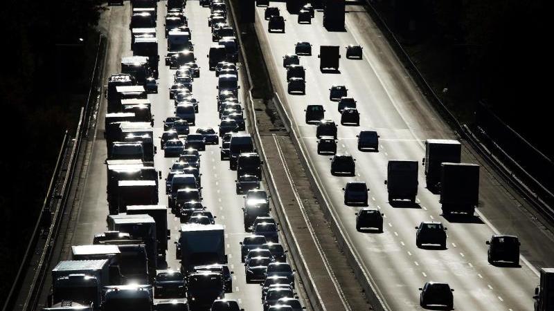Wenig Reiseverkehr und kaum Staus auf den Autobahnen Autobahn 3