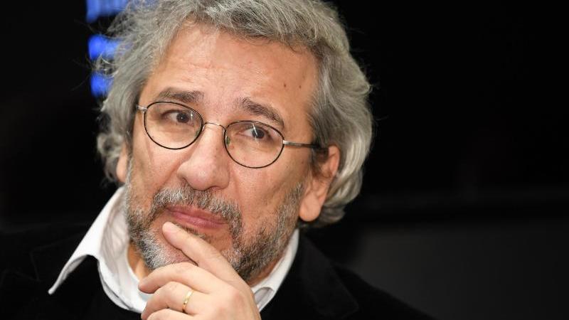Can Dündar kritisiert nach Haftbefehl "neue Hexenjagd" Can Dündar