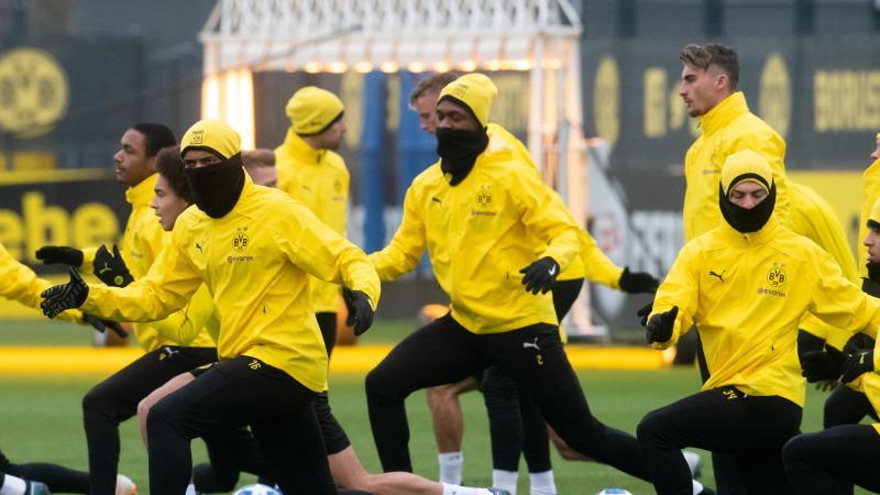 BVB-Abwehrchef Akanji vor Comeback Training Borussia Dortmund
