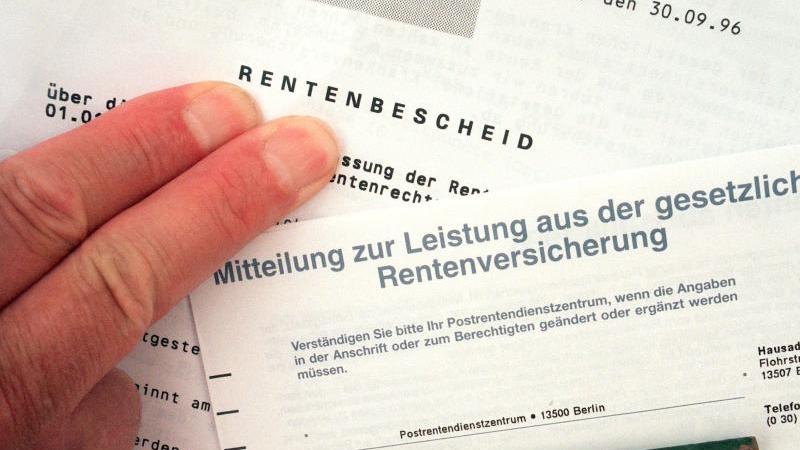 Rentenversicherung erwartet vier Milliarden Euro Überschuss Rentenbescheid