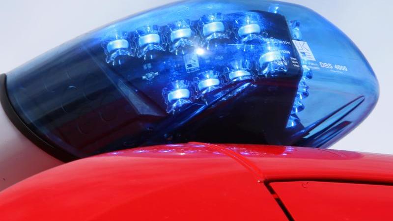 Vier Verletzte bei Unfall auf A 1 bei Lübeck Feuerwehr Blaulicht