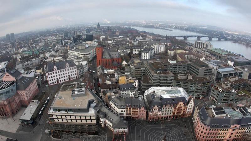 Regierung will nicht auf Bürgernähe verzichten Blick über die Stadt Mainz