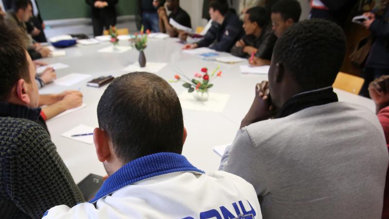 Studie: Großteil der Migranten fühlt sich in Sachsen wohl Deutschkurs für Flüchtlinge