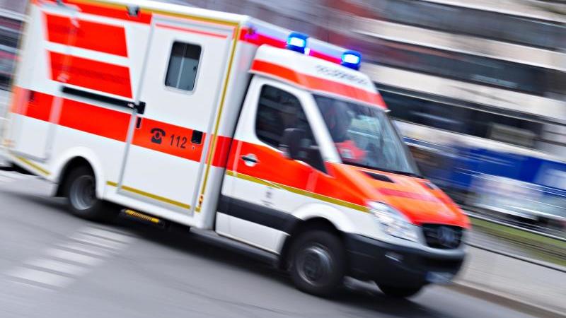 Krankenfahrten werden künftig über Servicenummer organisiert Rettungswagen im Einsatz