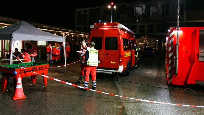 Gaffer: Einsatz wegen Weltkriegsbombe stand vor dem Abbruch Rettungskräfte im Einsatz bei Bombensprengung in Kiel