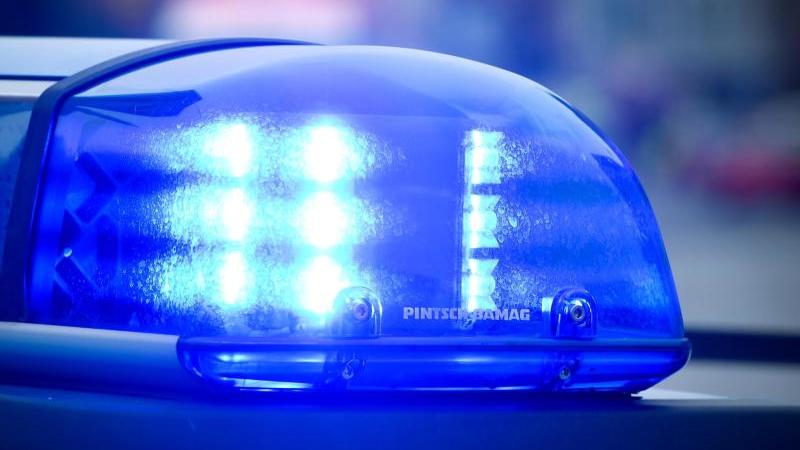 Transporter missachtet Vorfahrt: Mann schwer verletzt Blaulicht