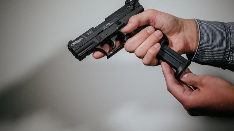 Mehr Berliner dürfen Schreckschusswaffen bei sich haben Schreckschusswaffe