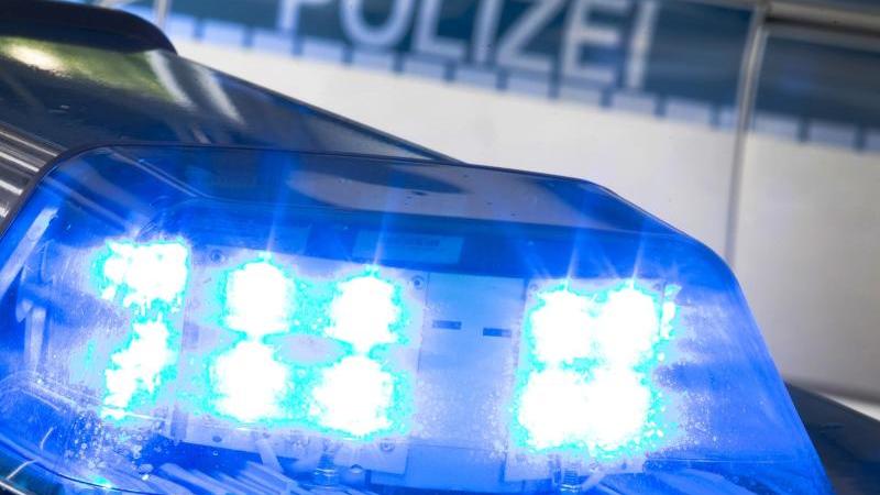 57-Jähriger kommt mit Wagen in Gegenverkehr und stirbt Polizei