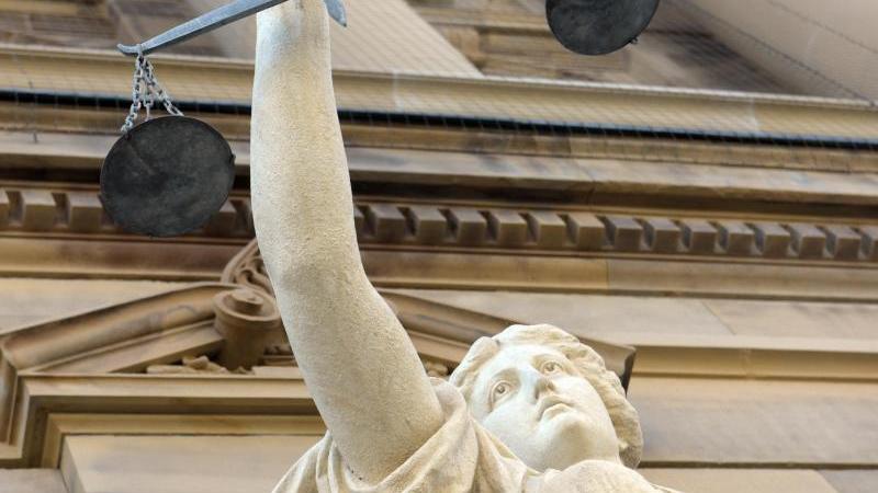16-Jährigen in Bürgerkrieg geschickt: Dreieinhalb Jahre Haft Justitia