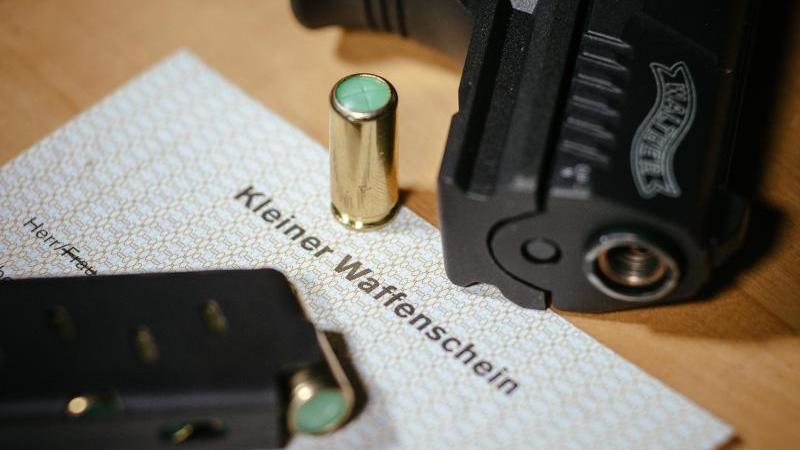 Zahl der Kleinen Waffenscheine in Deutschland steigt weiter Kleiner Waffenschein