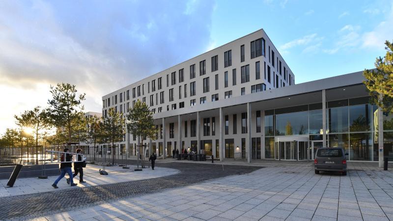Weiterbau des neuen Universitätsklinikums Jena im Sommer Blick auf Teil des Universitätsklinikums Jena