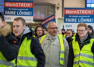 Wegen des Warnstreiks bei der Deutschen Bahn steht der Regionalverkehr in N... weiterlesen