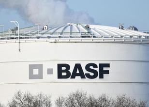 Mit Verlusten haben die Aktien des Chemieriesen BASF auf die gesenkte Jahre... weiterlesen