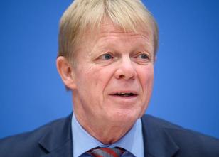 Deutschlands oberster Gewerkschafter Reiner Hoffmann ist am Montag selbst v... weiterlesen