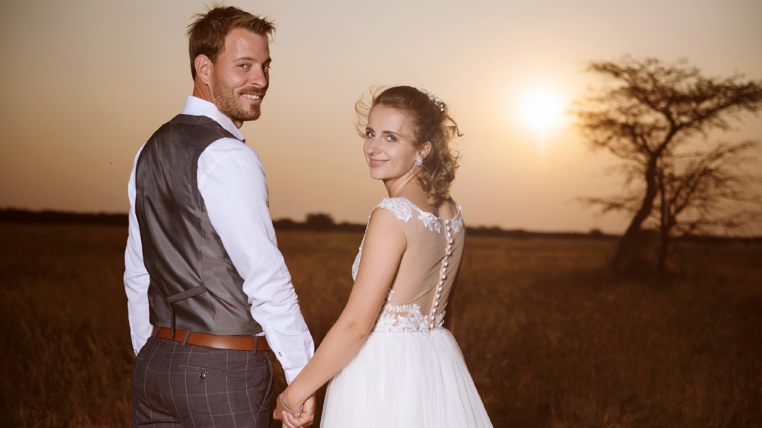 Bauer sucht Frau 2018: Die Traumhochzeit von Gerald & Anna und alle Folgen online bei TV NOW nachholen Das "Bauer sucht Frau"-Traumpaar Gerald (33) und Anna (28) haben geheiratet. Auf der Farm von Gerald in Namibia feierte das frisch vermählte Paar gemeinsam mit Geralds Freunden und seiner Verwandschaft ein großes Fest.