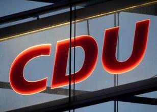 Nach der knappen Niederlage von Ex-CDU-Fraktionschef Friedrich Merz im Kamp... weiterlesen