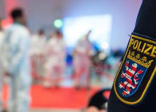 Die Frankfurter Staatsanwaltschaft ermittelt gegen Polizisten, die in einem... weiterlesen